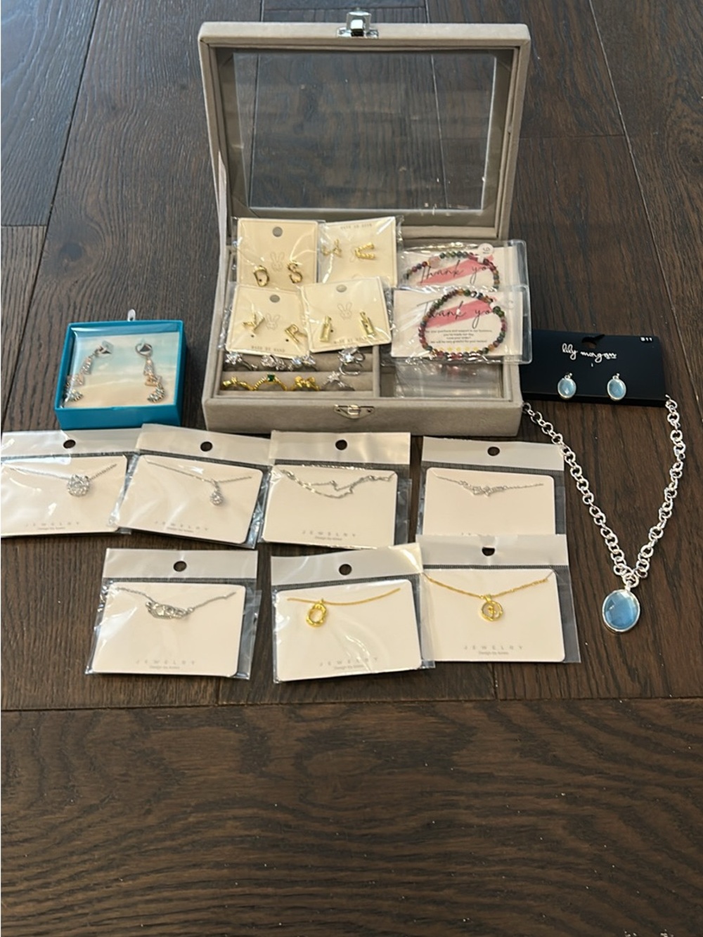 Assorted Women's Jewelry Set